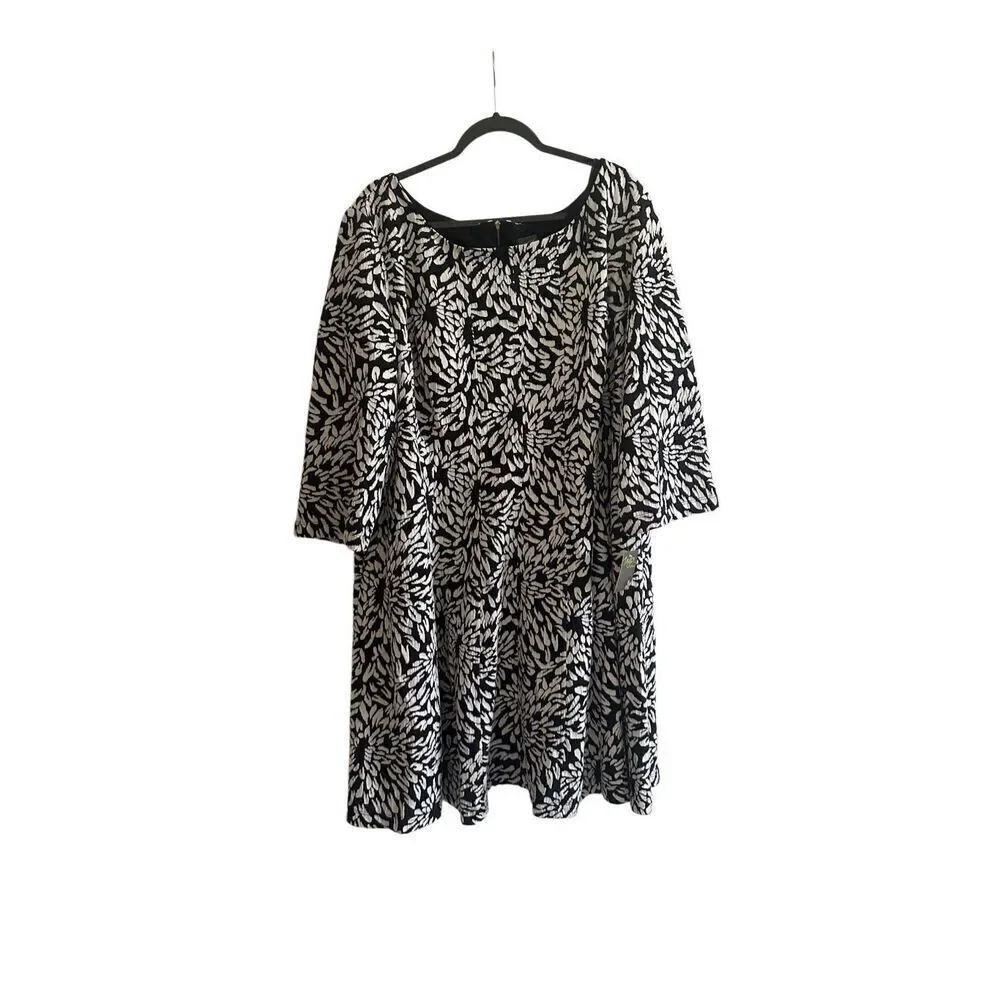 NWT Taylor Woman Fit n Flare Dress Size 24W Scoop Neck 3/4 Sleeve Zipper